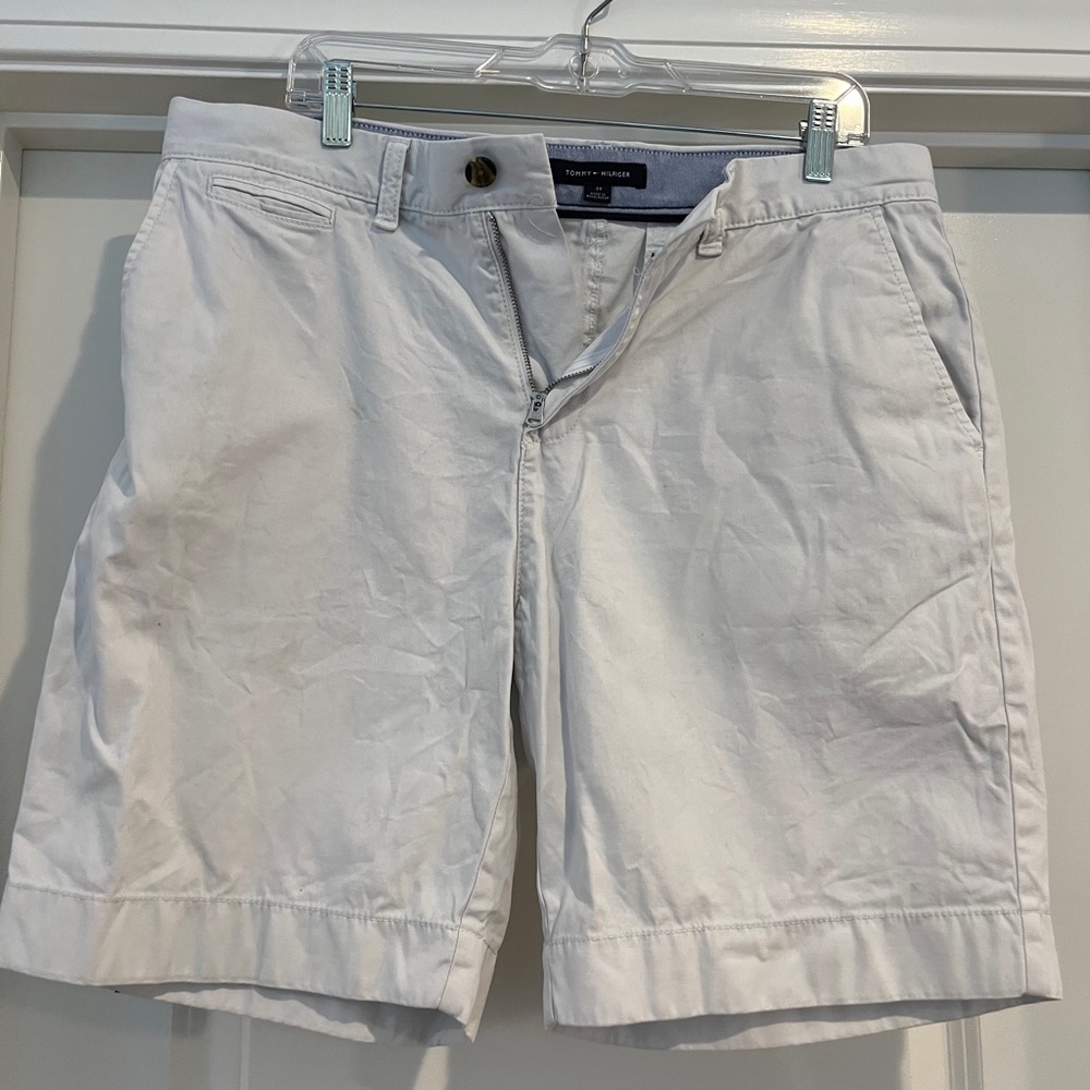 White Tommy Hilfiger shorts waist 34/8” inseam